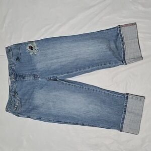Chicos Platinum Sz 2 Cuffed Cropped Mustang Jean/Capri, Embroidered Detail Used